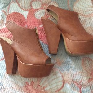 Adriana New York faux leather heel size 8.5